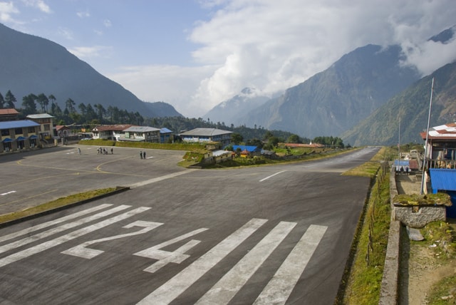 The Most Dangerous Airports: Lukla V2